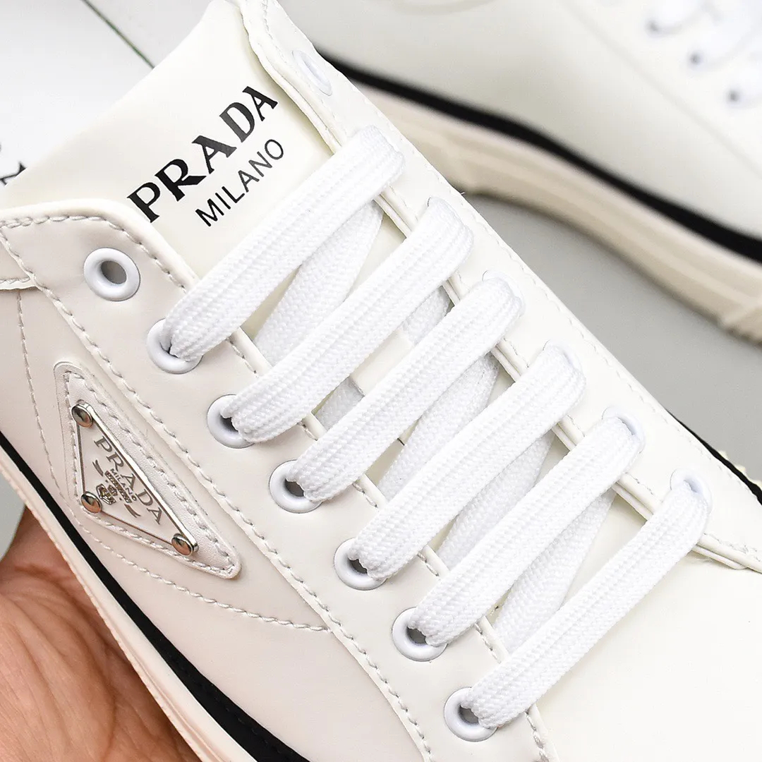 【PRADA】Men's shoes 💰400💰. Detonate the whole place! An international brand that is constantly innovating. This men's casual shoe is the original version. It is made of cowhide leather at a ratio of one to one at the store. It has leather feet and rubber non-slip outsole. It is breathable and comfortable. Quality speaks for itself. 👄38-44